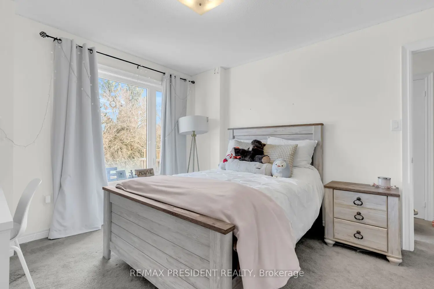 40 Queenpost Drive photo 4