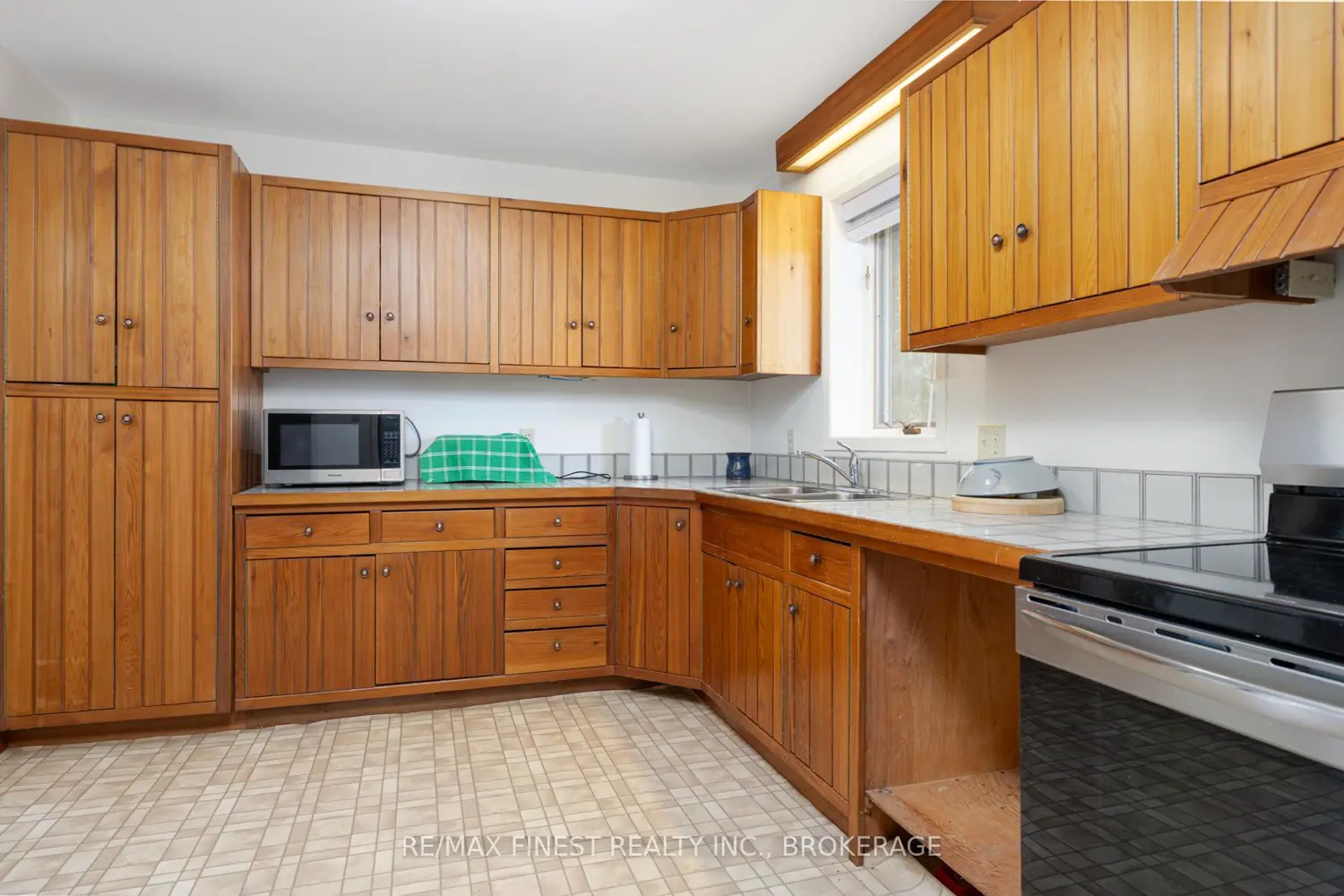 1141 Front Road photo 4