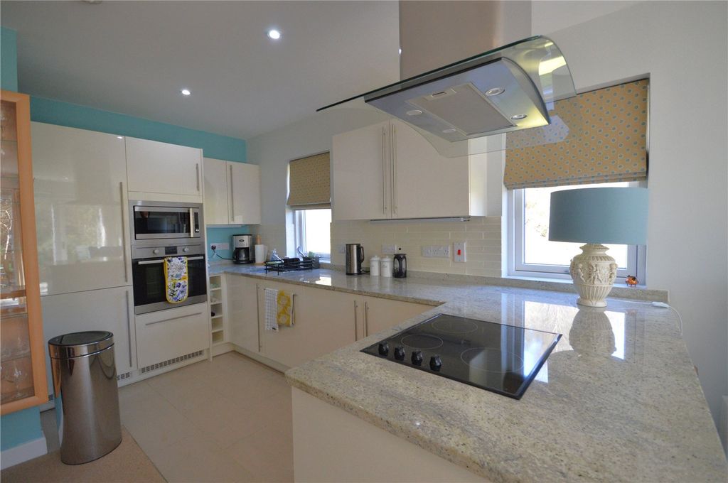 Additional image 4 of 2 bed flat for saleWispers Lane, Haslemere, Surrey GU27