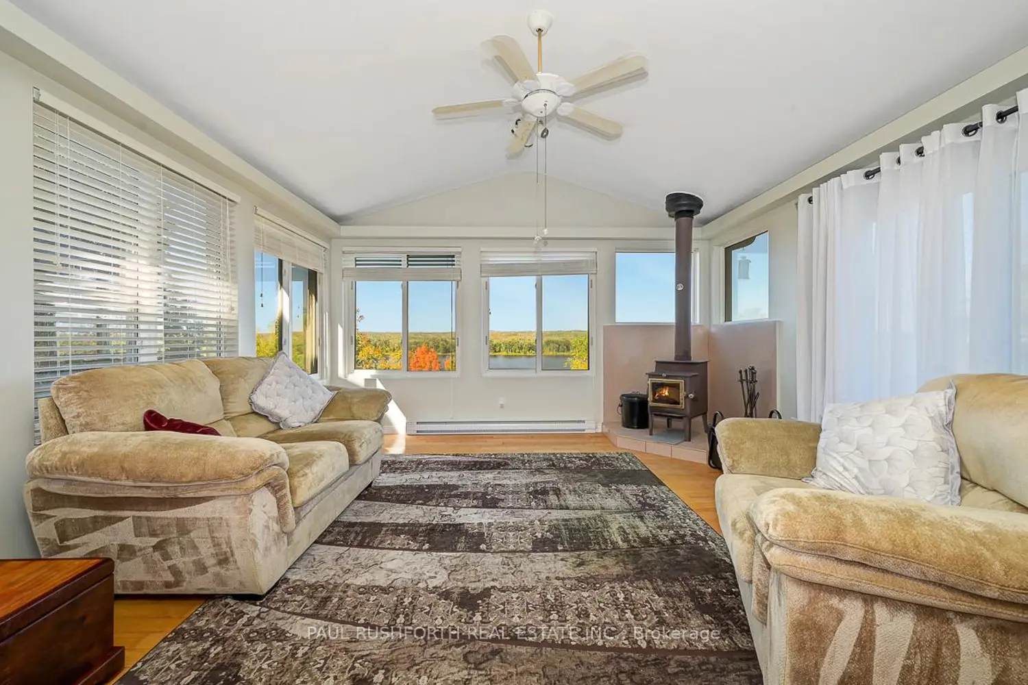 1565 Lilac Lane photo 3