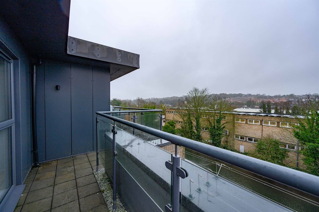 Additional image 13 of 2 bed penthouse for saleEbberns Road, Hemel Hempstead HP3