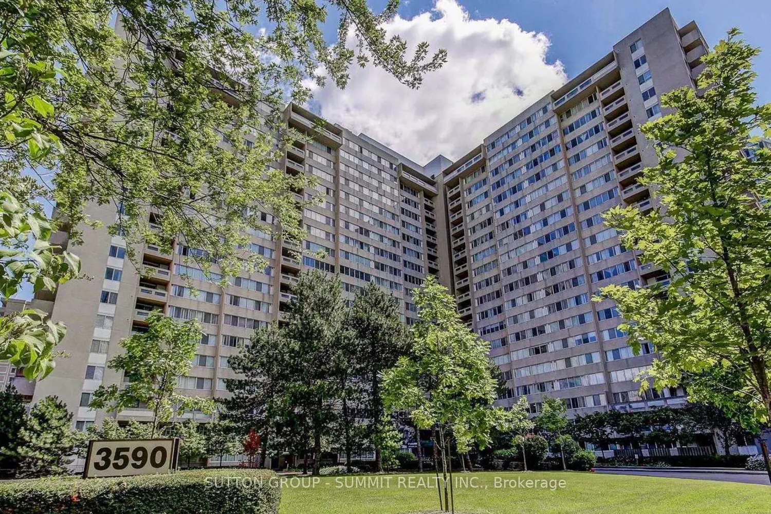 3590 Kaneff Crescent 408