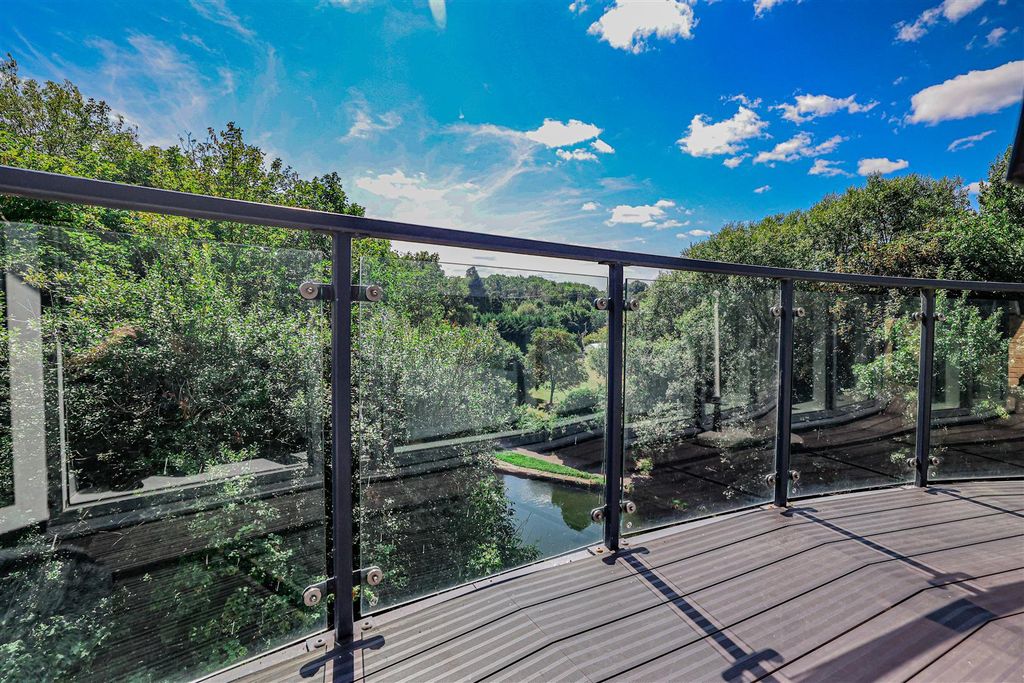 Additional image 17 of 2 bed flat for saleThe Embankment, Nash Mills Wharf, Hemel Hempstead HP3