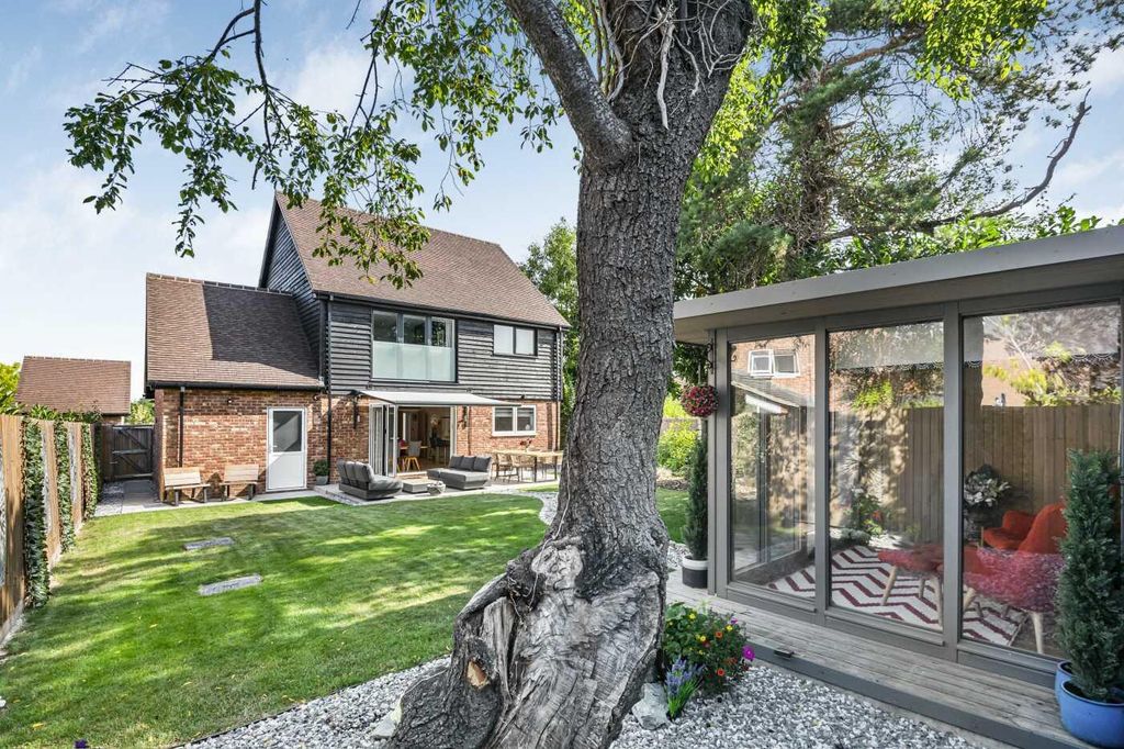 Additional image 43 of 3 bed detached house for saleFlint Close, Rotherfield Greys, Henley-On-Thames RG9