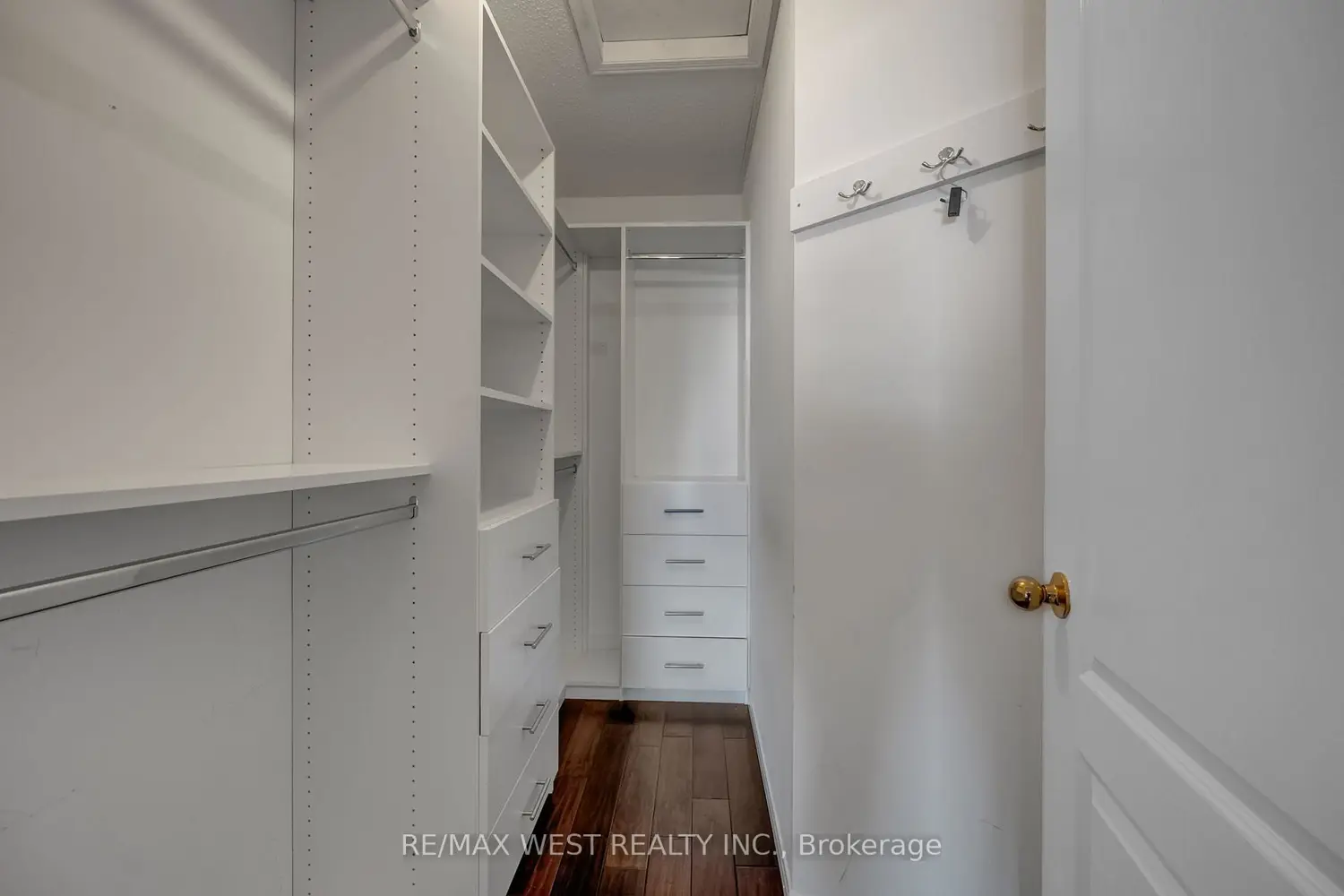 1136 Middlebury Avenue photo 4