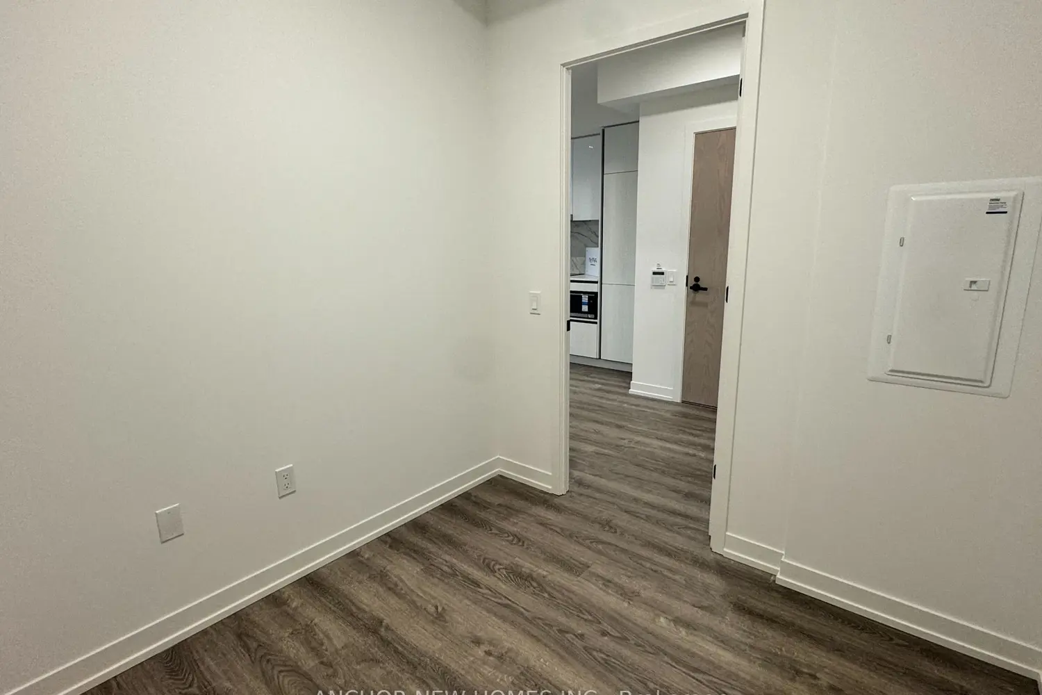 8 Interchange Way 4708 photo 5