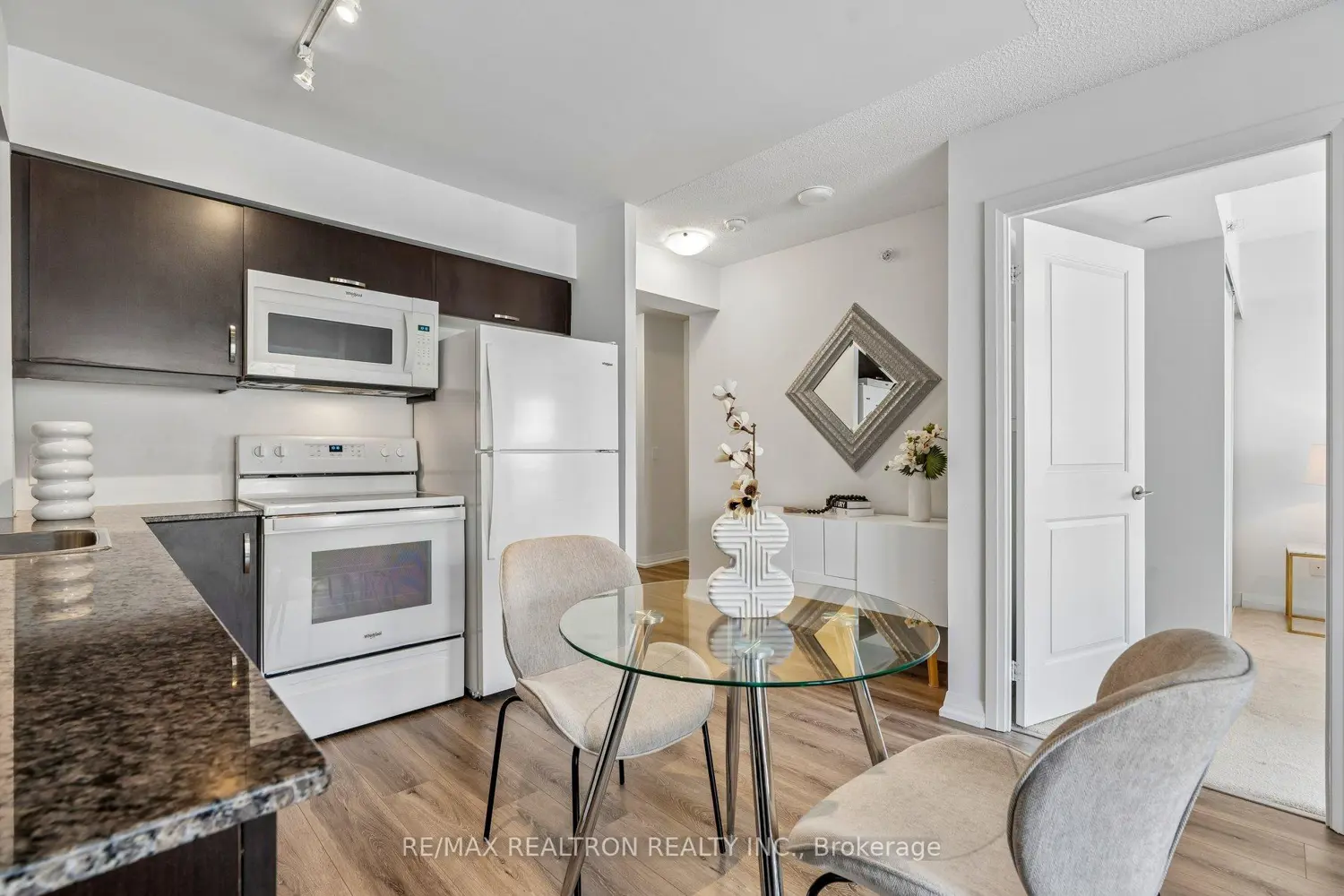 Additional image 3 of 30 Meadowglen Place 1503