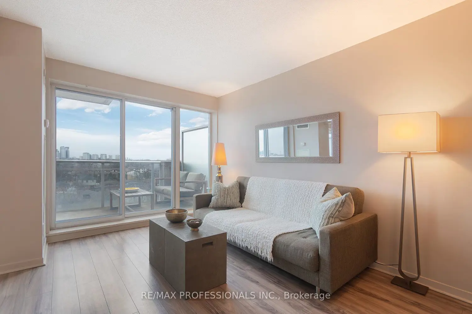 Additional image 5 of 1040 The Queensway 704