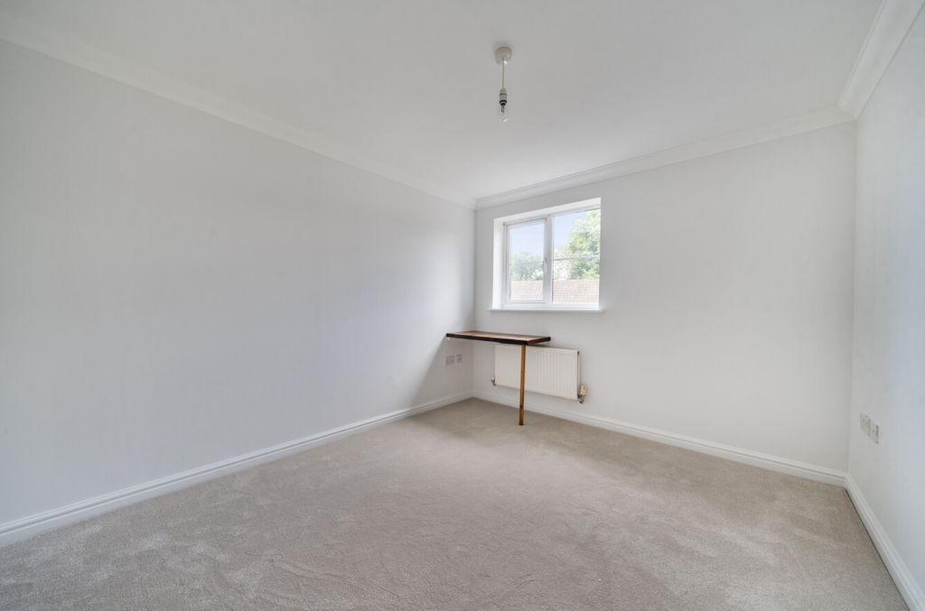 Additional image 8 of 2 bed flat for saleHaslemere, Surrey GU27