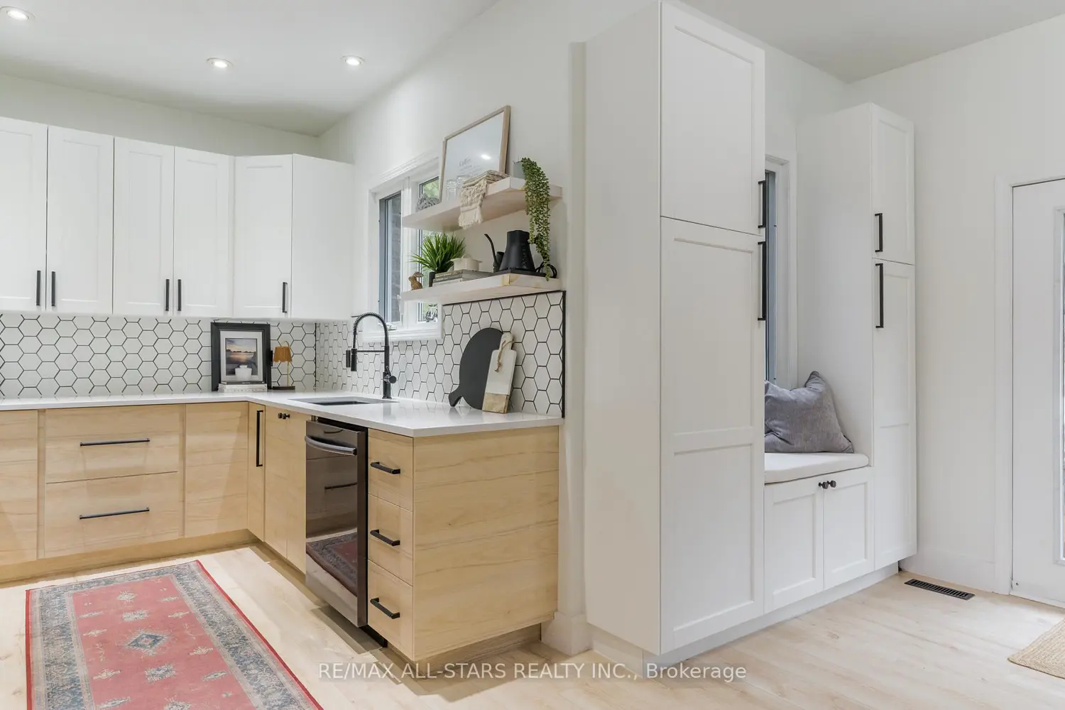 47 Meadowland Drive photo 5