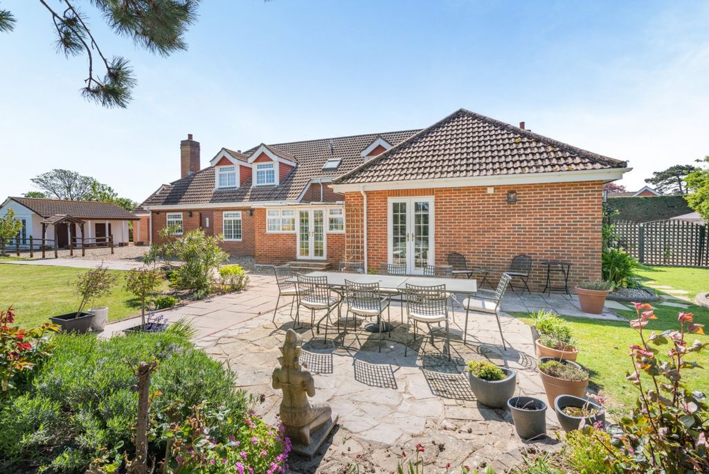 Additional image 18 of 4 bed detached house for saleSt. Marys Road, Hayling Island, Hampshire PO11