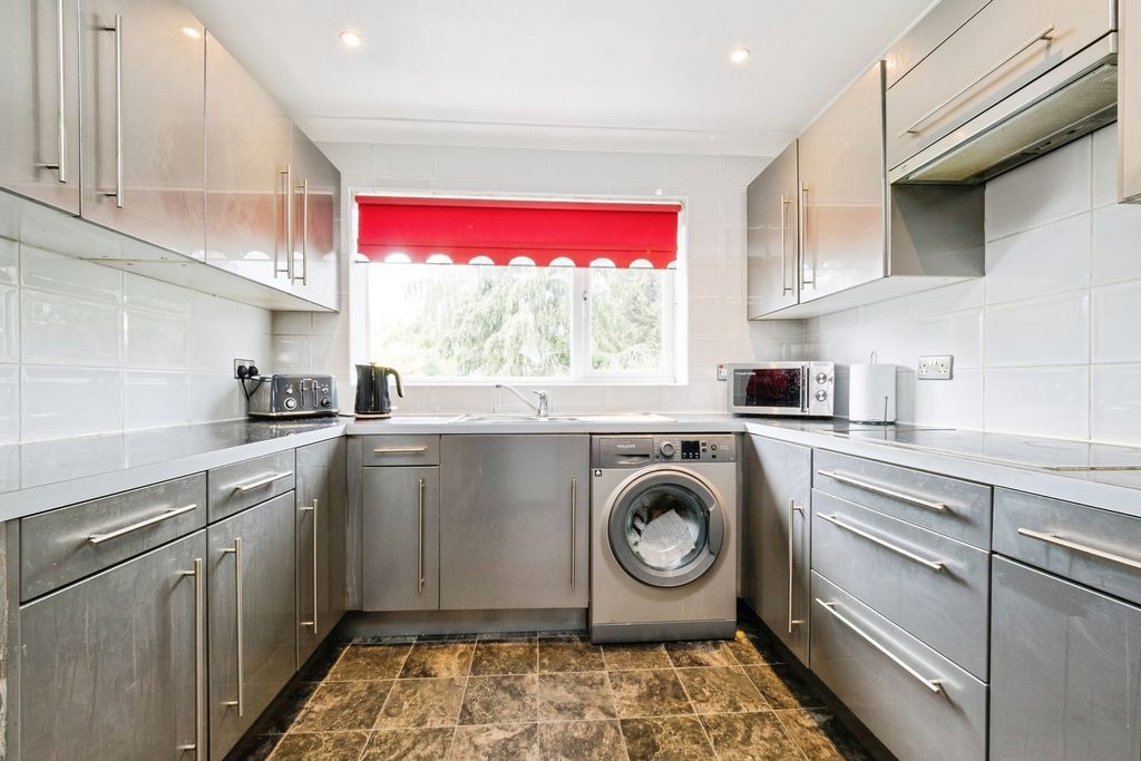 Additional image 11 of 2 bed maisonette for saleHurstlands Close, Hornchurch RM11