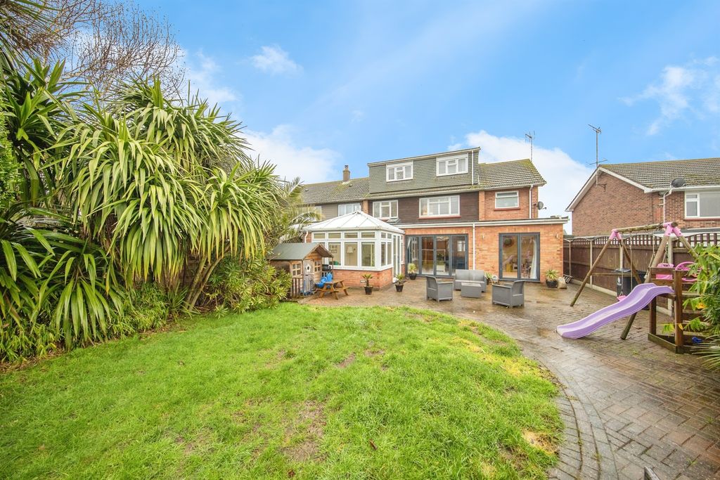 5 bed semi-detached house for saleGordon Way, Harwich CO12