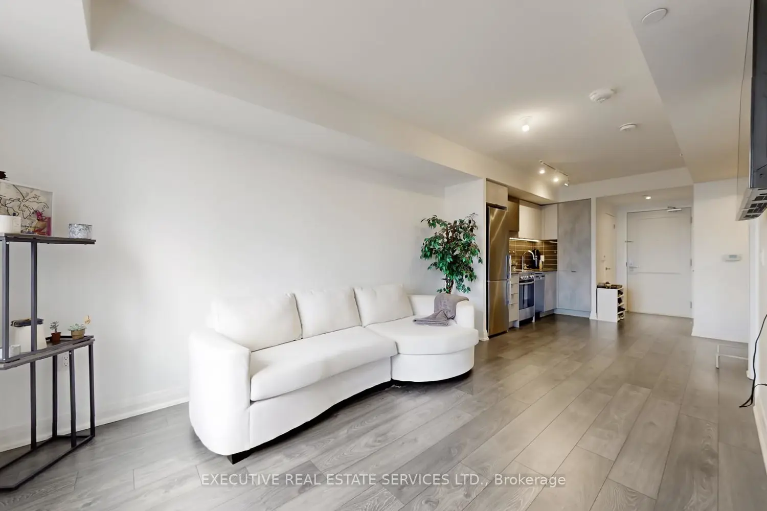 10 Gibbs Road 624
