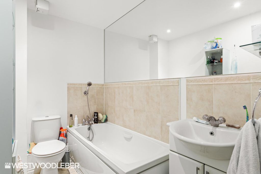 Additional image 11 of 2 bed flat for saleTaverners Way, Hoddesdon EN11