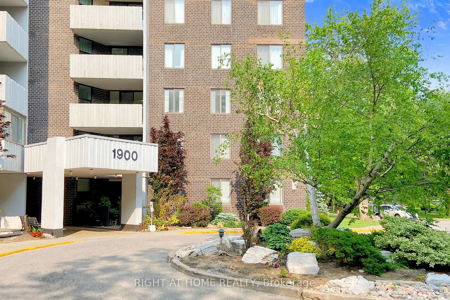 1900 Sheppard Avenue 1807