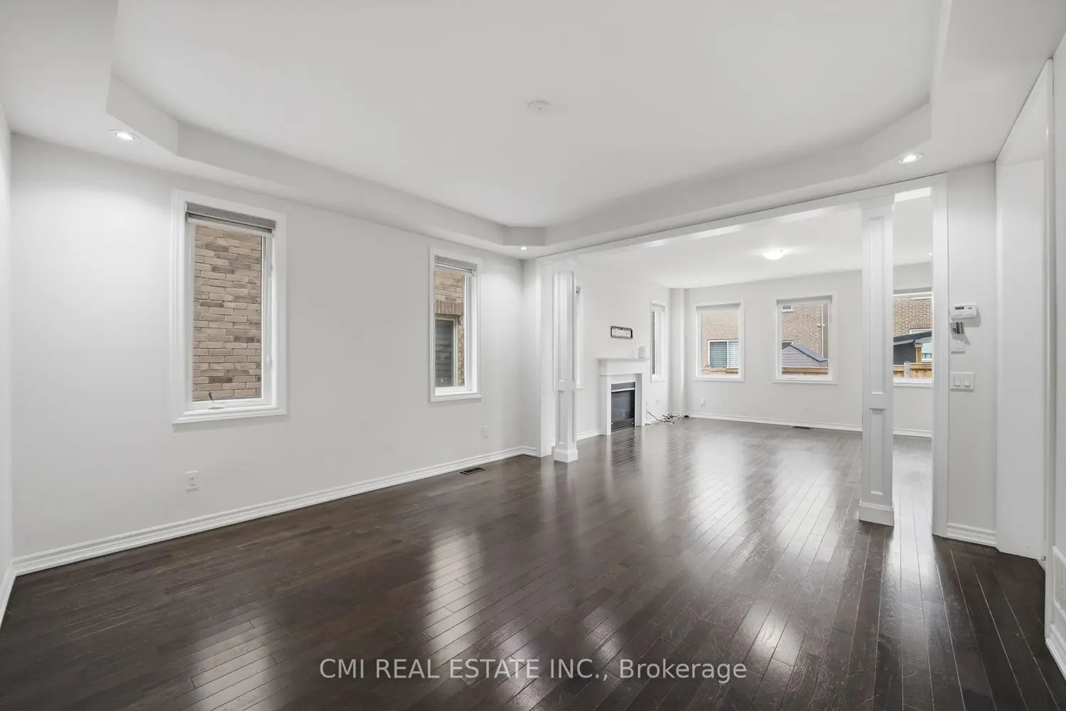 42 Valleybrook Crescent photo 2