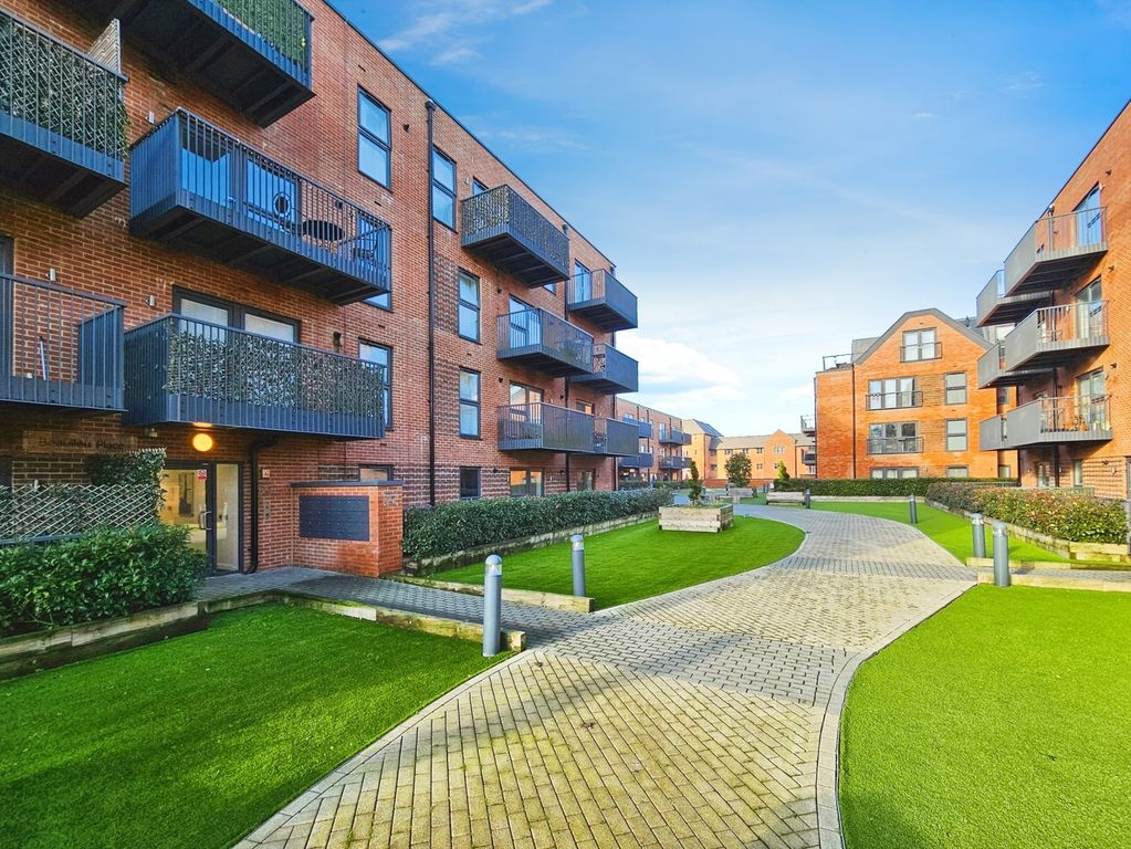 Additional image 18 of 2 bed flat for saleStation Road, Hook, Hampshire RG27