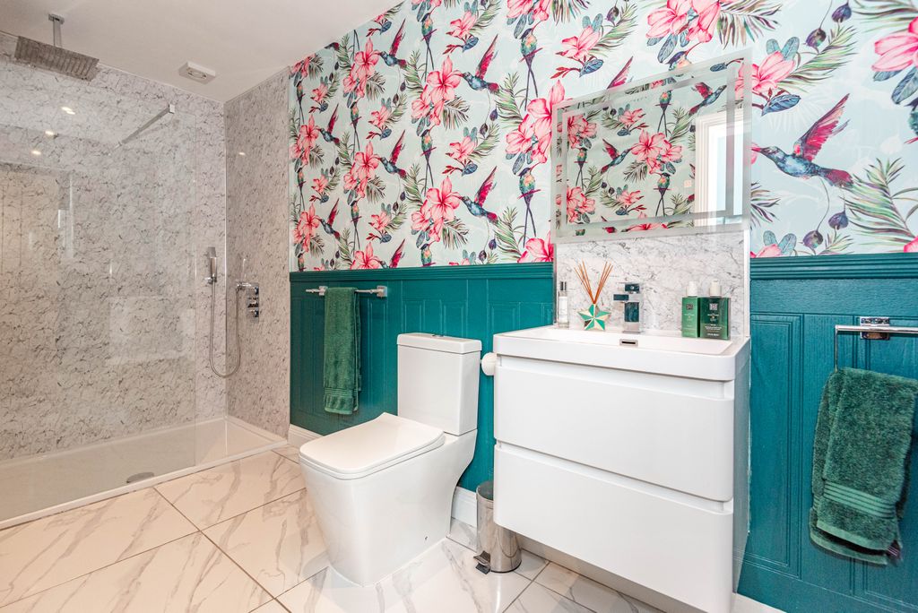Additional image 3 of 4 bed detached house for saleAvenue Road, Dobbs Weir, Hoddesdon EN11