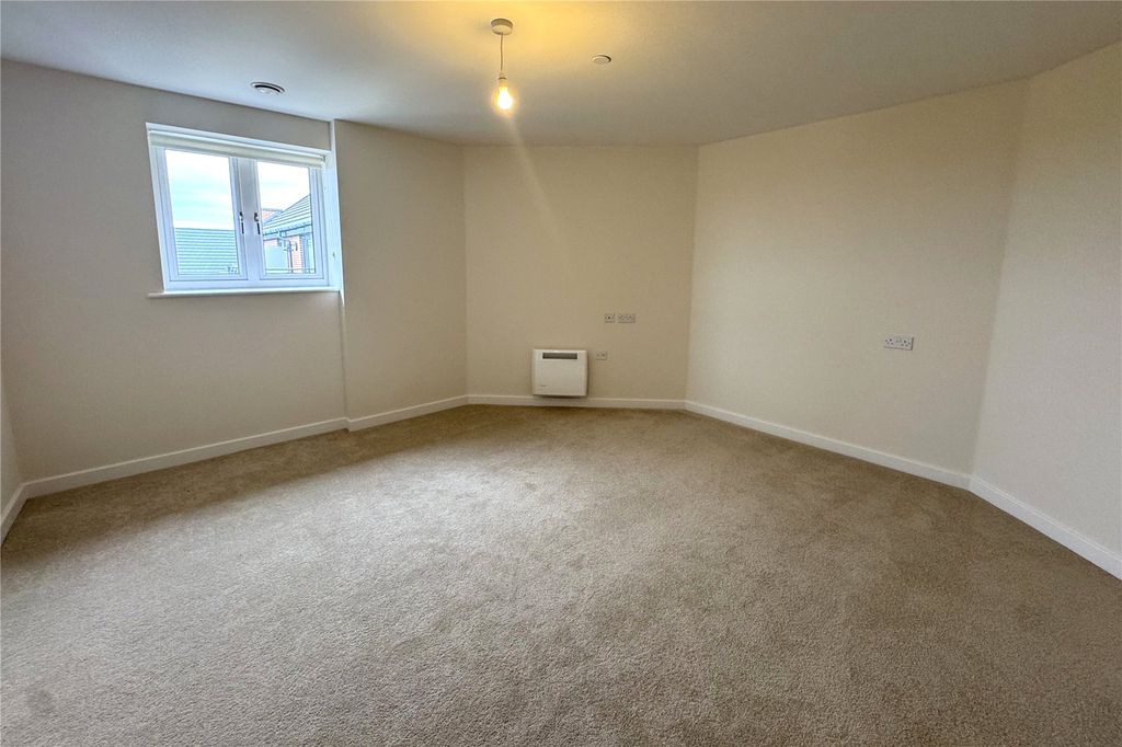 Additional image 6 of 2 bed flat for saleStation Road, Hook, Hampshire RG27