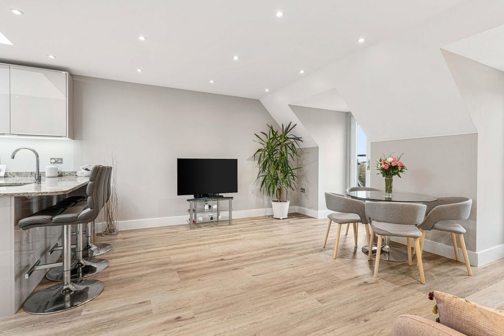 Additional image 10 of 2 bed flat for saleFerry Road, Hullbridge SS5