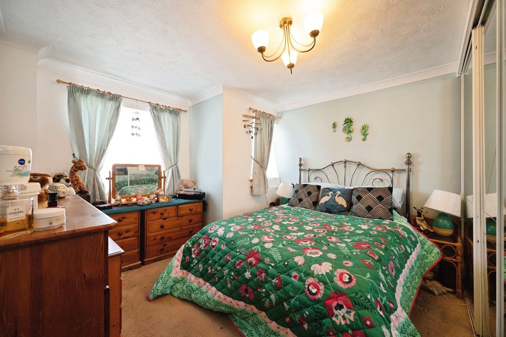 Additional image 8 of 2 bed flat for saleSouthwood Road, Hayling Island, Hampshire PO11