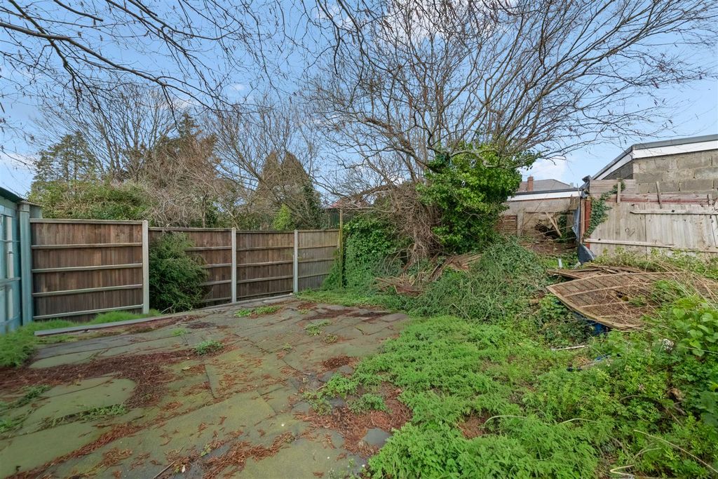 Additional image 28 of 5 bed semi-detached house for saleBotwell Lane, Hayes UB3