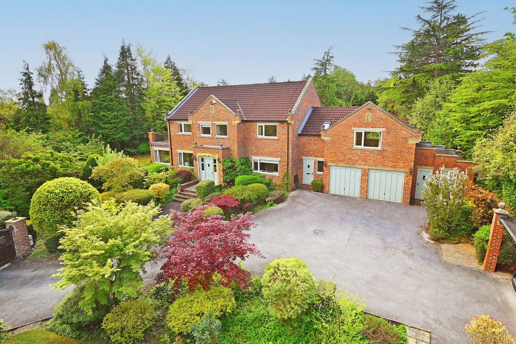 5 bed detached house for sale31 Fulwith Mill Lane, Harrogate HG2