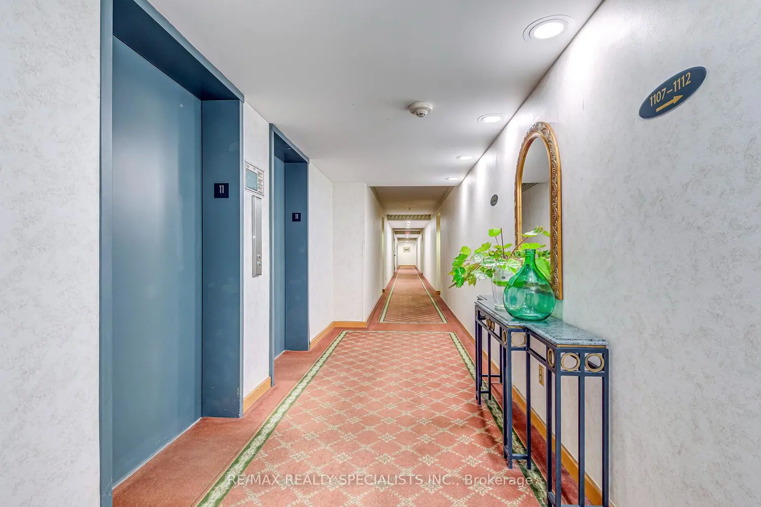 320 Mill Street 1111 photo 2