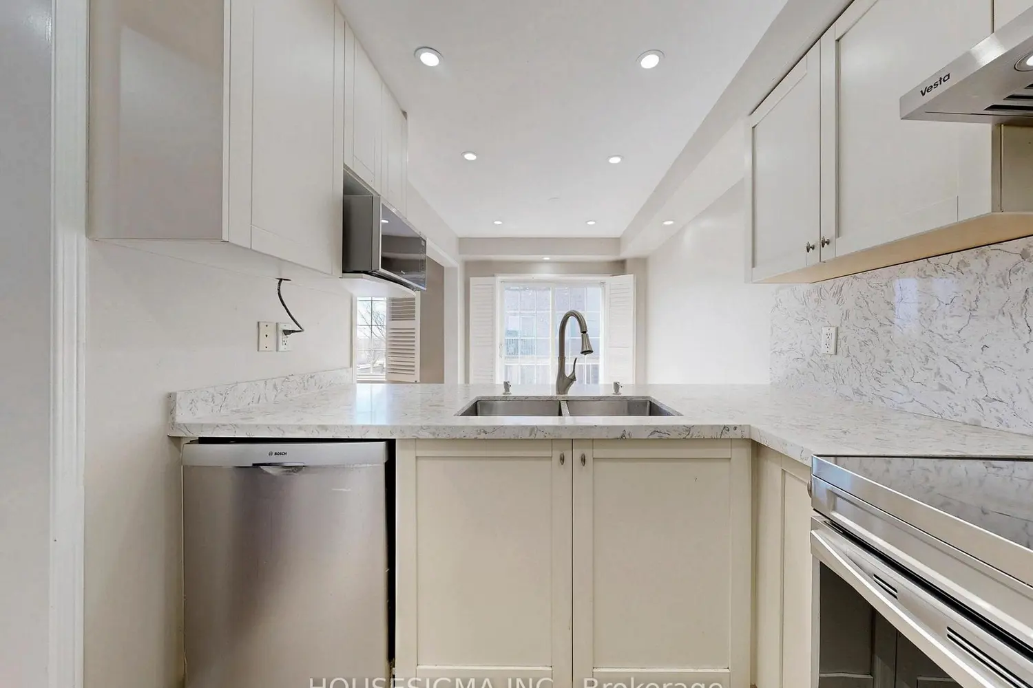 44 Ventura Lane photo 3