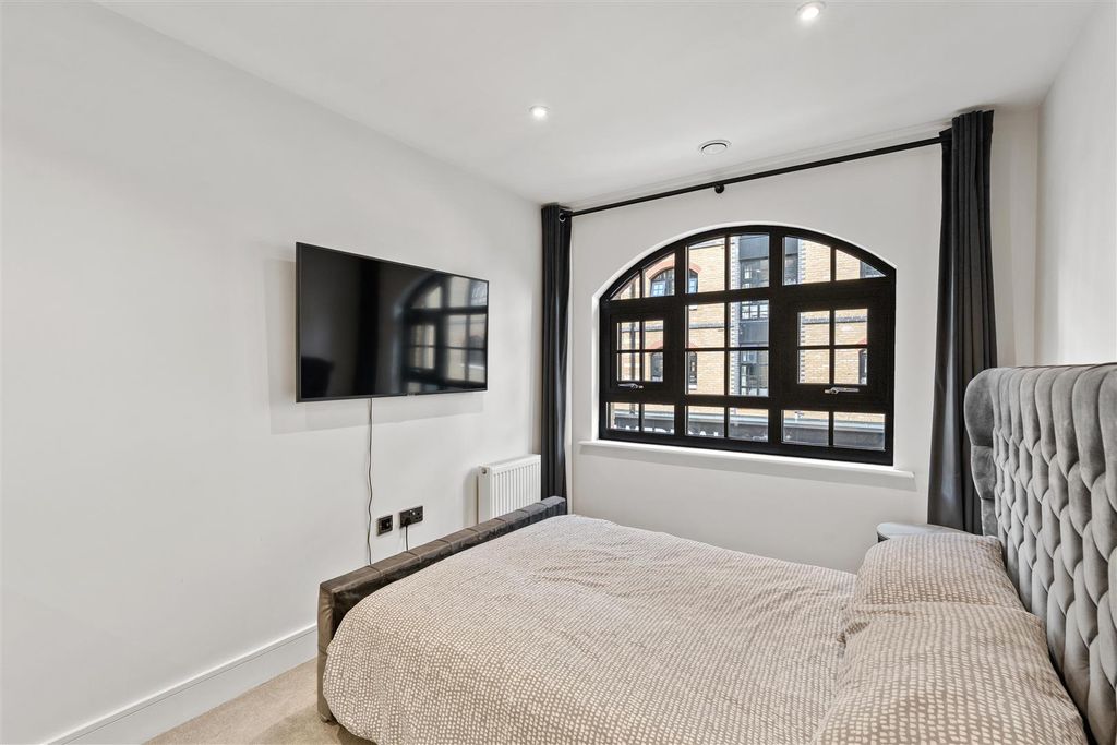 Additional image 10 of 2 bed flat for saleBircherley Green, Hertford SG14