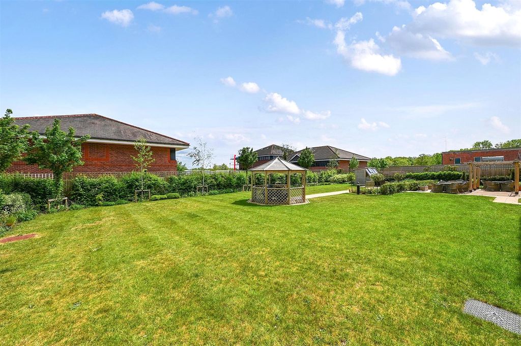 Additional image 10 of 1 bed flat for saleStation Road, Hook, Hampshire RG27