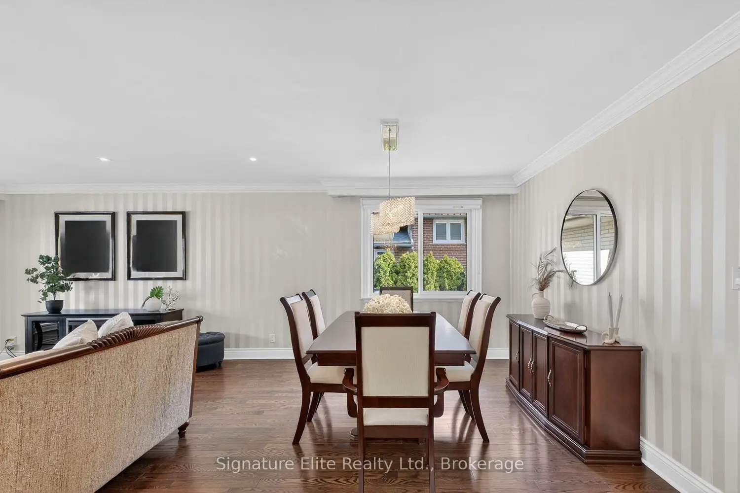 385 Markland Drive photo 3