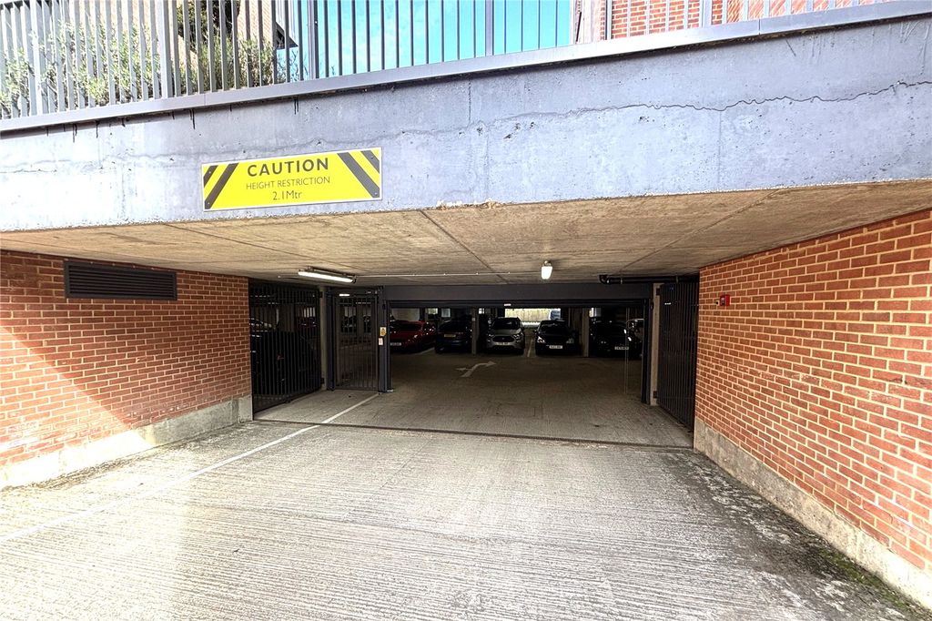 Additional image 8 of 1 bed flat for saleStation Road, Hook, Hampshire RG27