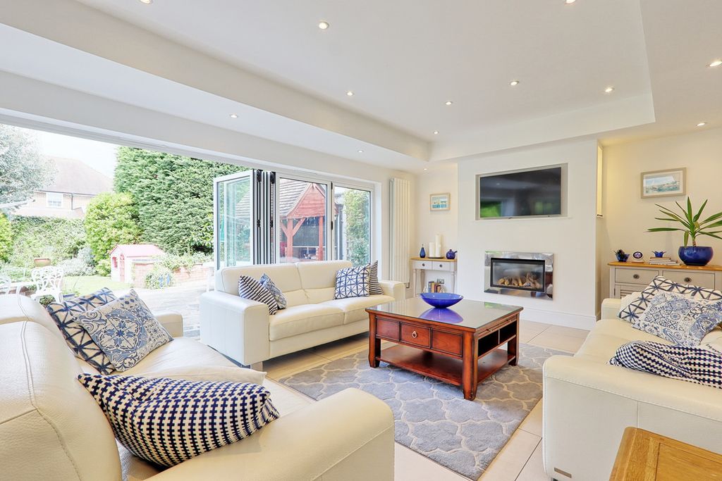 Additional image 7 of 6 bed detached house for saleErnest Road, Emerson Park RM11