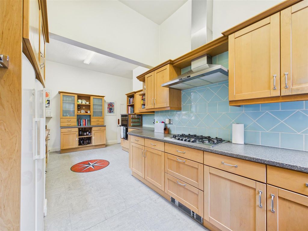 Additional image 8 of 5 bed semi-detached house for saleDavenport Avenue, Hessle HU13
