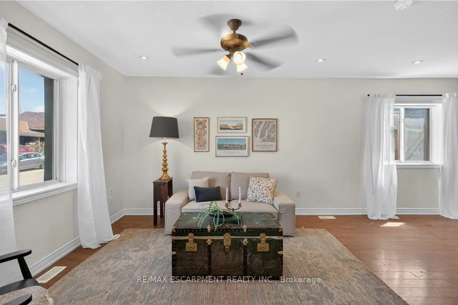 216 Robert Street photo 3