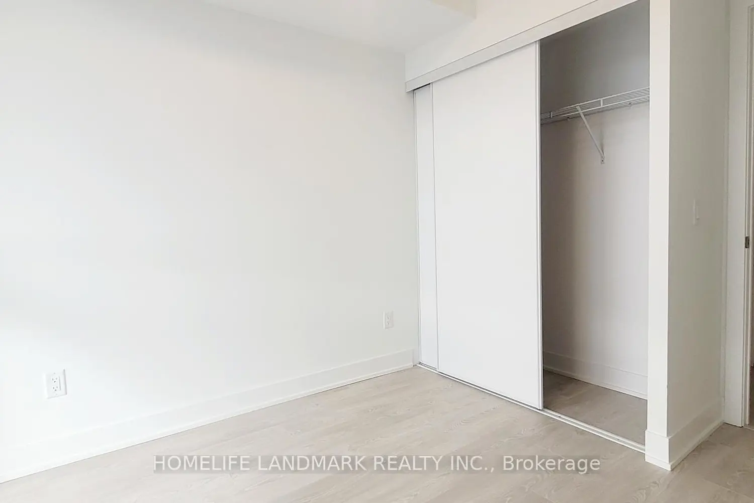 2545 Simcoe Street 724 photo 5