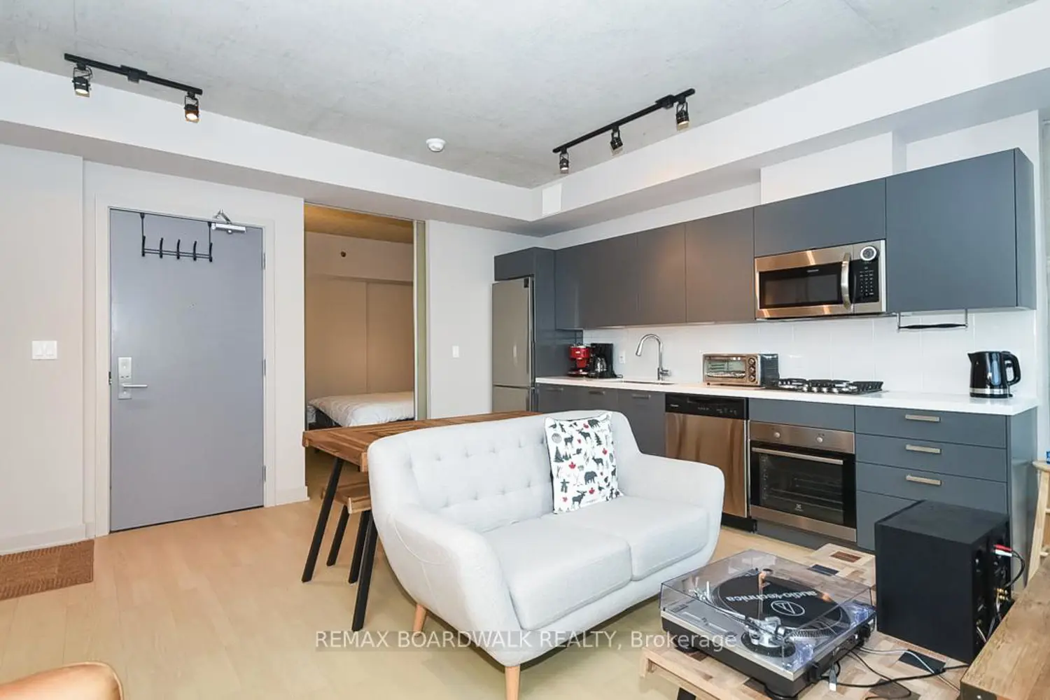Additional image 6 of 203 Catherine Street 1709