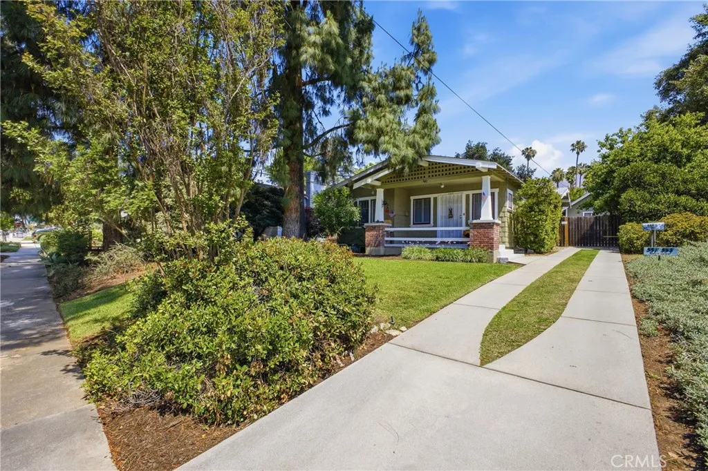 547 E Woodbury Road, Altadena, CA 91001 photo 2