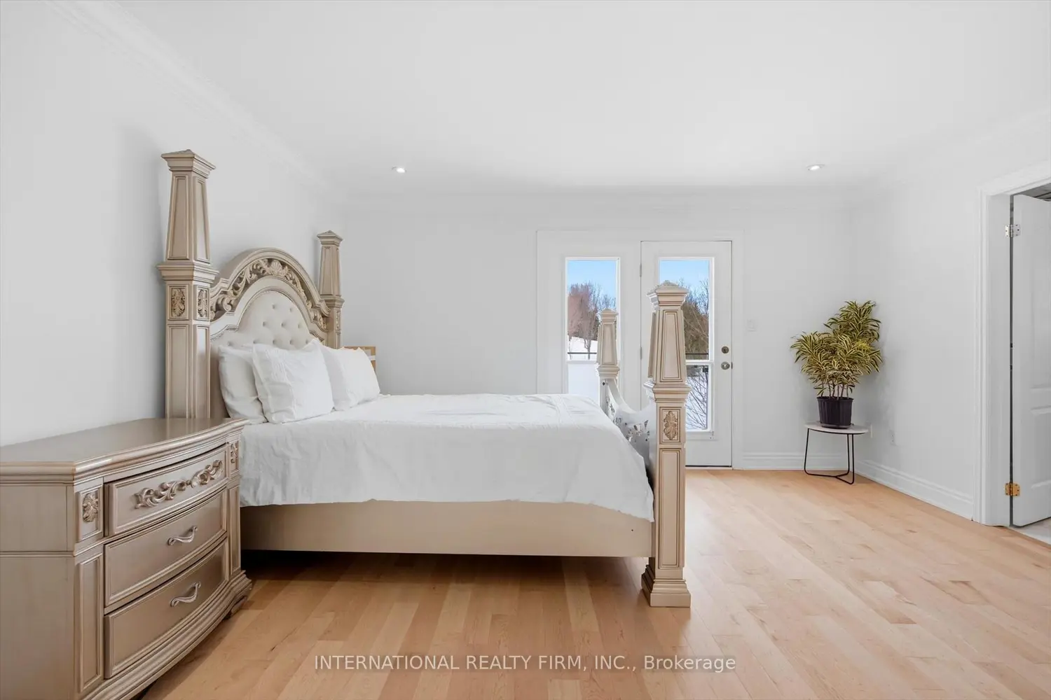 130 Andrews Drive photo 5