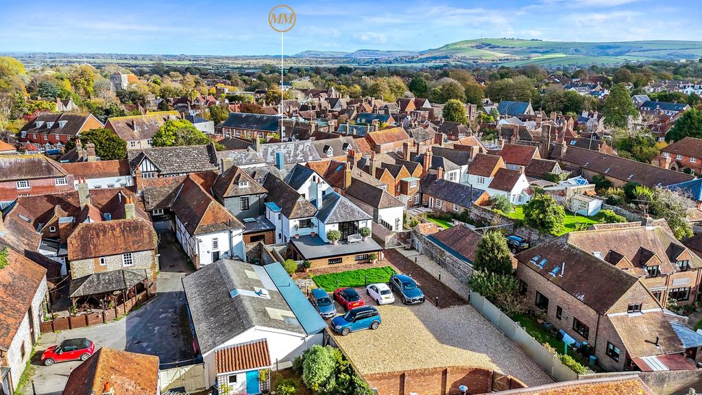 3 bed flat for saleHigh Street, Steyning BN44