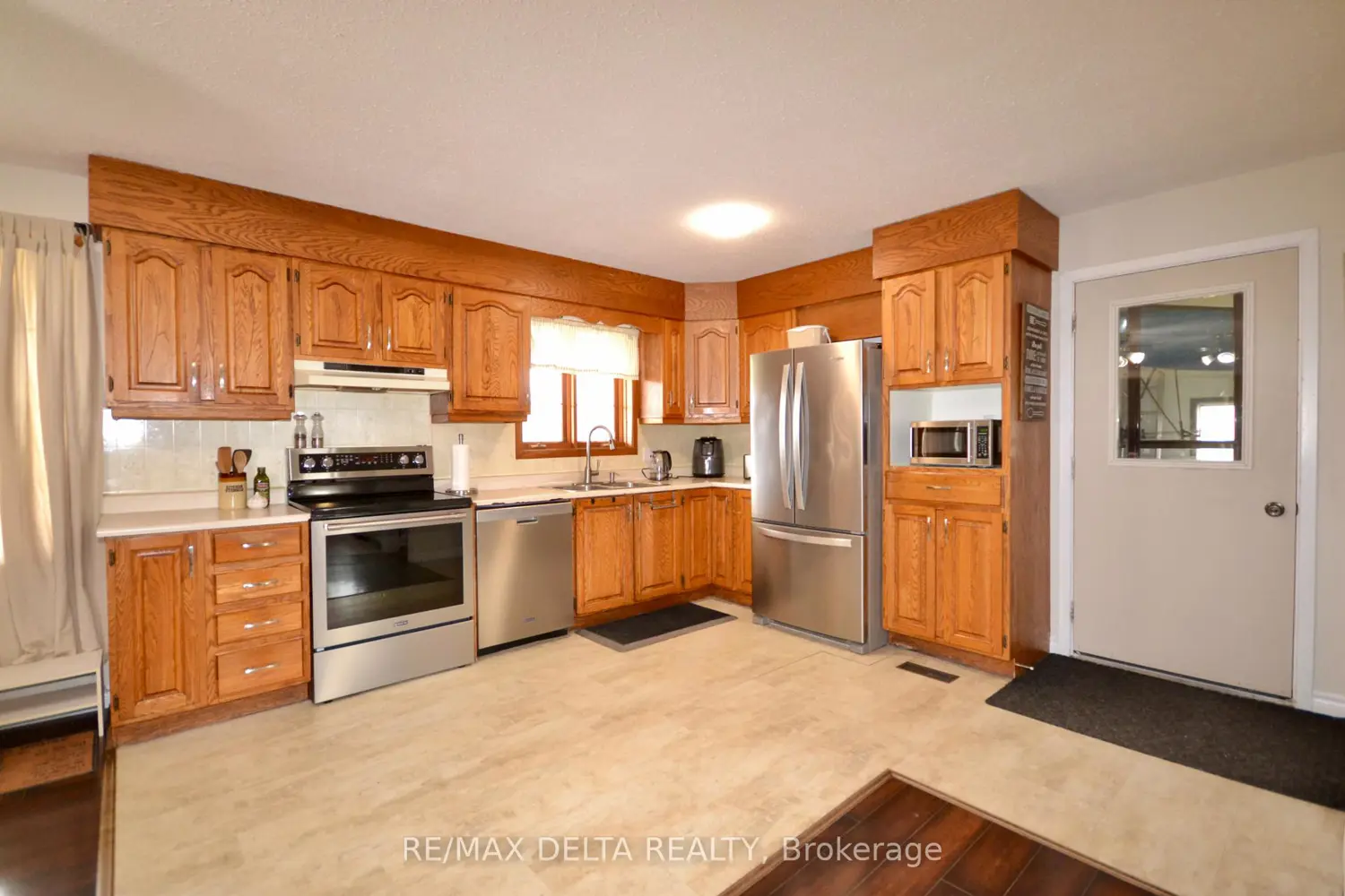 4001 Champlain Street photo 4