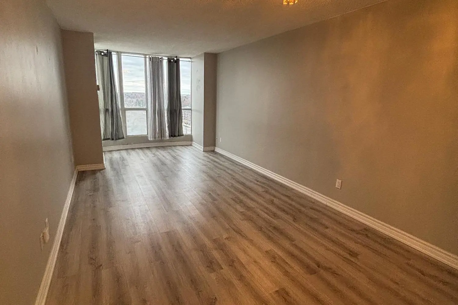1470 Midland Avenue 1003 photo 4