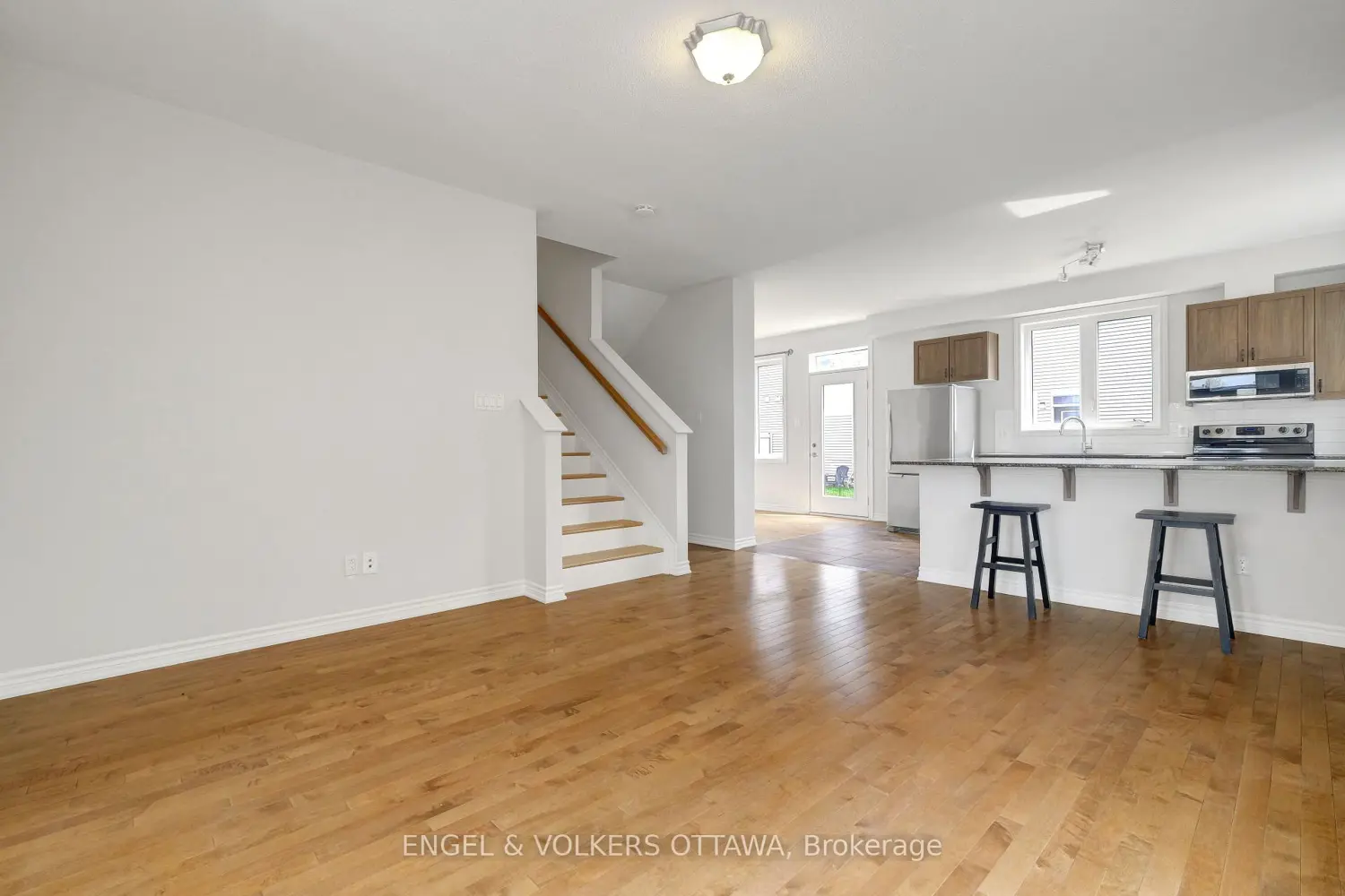 305 Lamarche Avenue photo 3