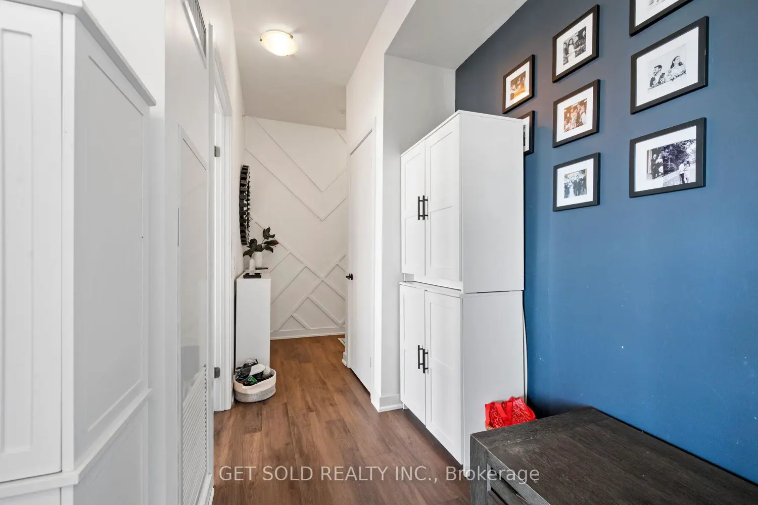 10 Park Lawn Road 2407 photo 2