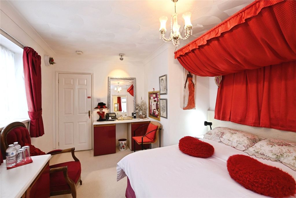 Additional image 18 of 6 bed detached house for saleHavant Road, Hayling Island, Hampshire PO11