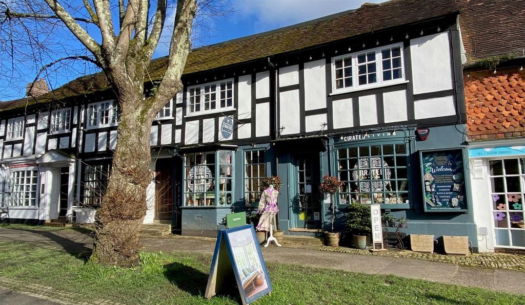 2 bed flat for sale70 High Street, Haslemere GU27