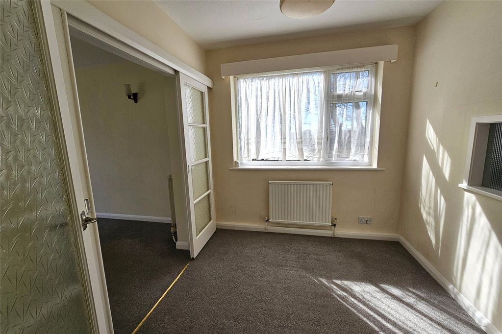 Additional image 5 of 2 bed flat for saleHindhead, Surrey GU26