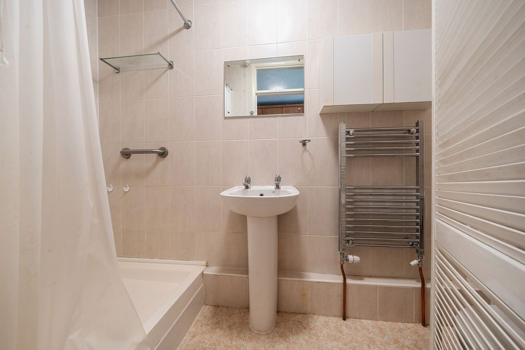 Additional image 12 of 4 bed detached house for saleLongmead Gardens, Havant PO9